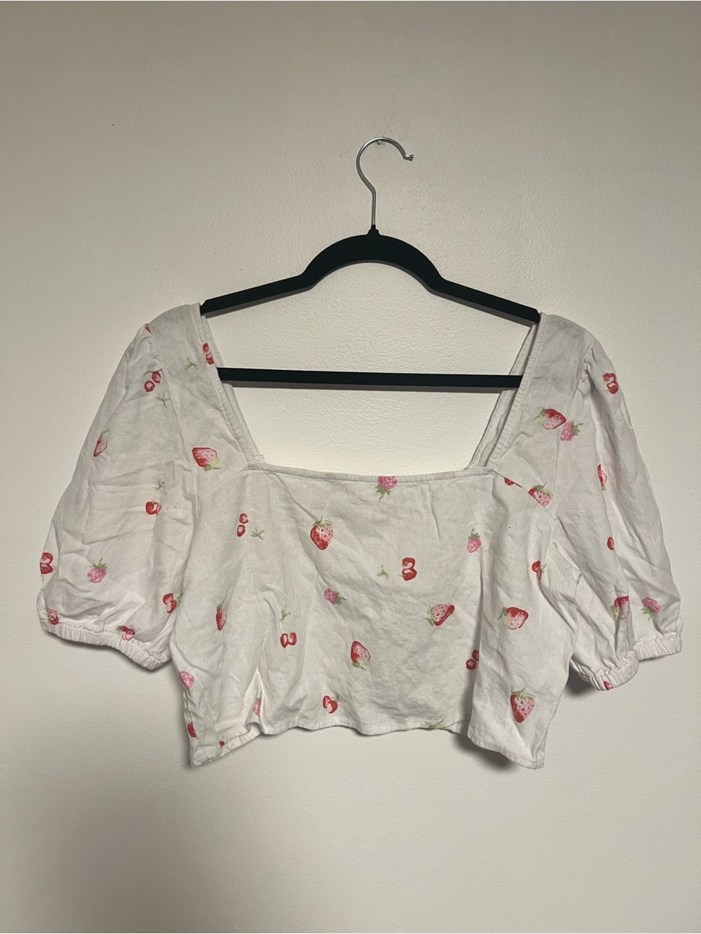bp White Strawberry Print Puff Sleeve Crop Top